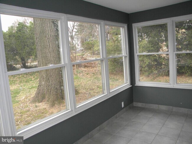 Building Photo - 9401 Woodland Dr