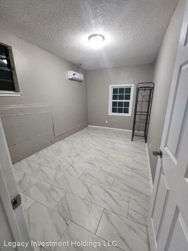 Foto del edificio - 5 br, 2 bath House - 1116 Hawthorne Dr.