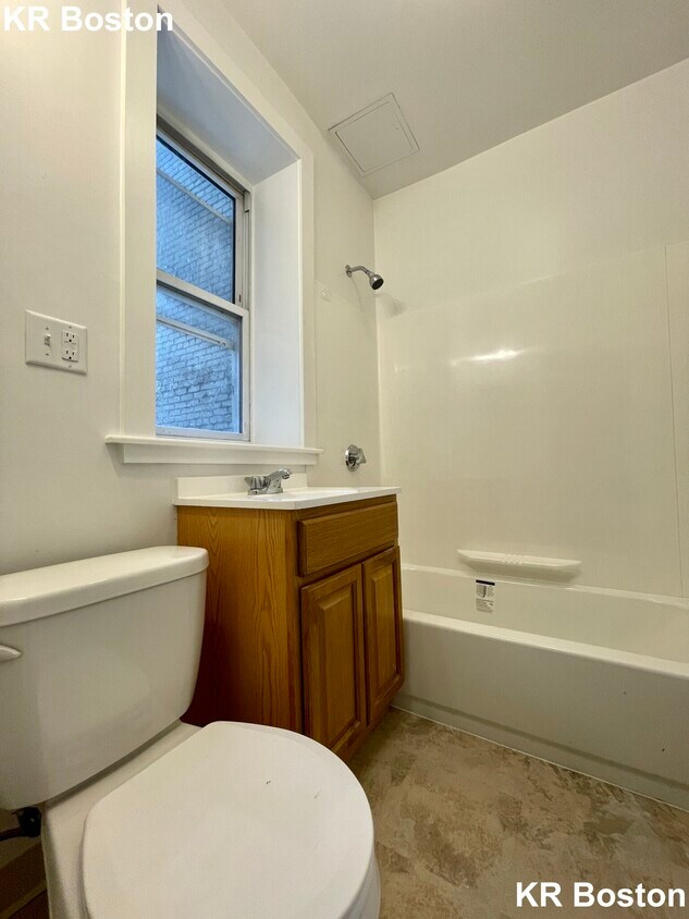 Building Photo - 11 Vinal St