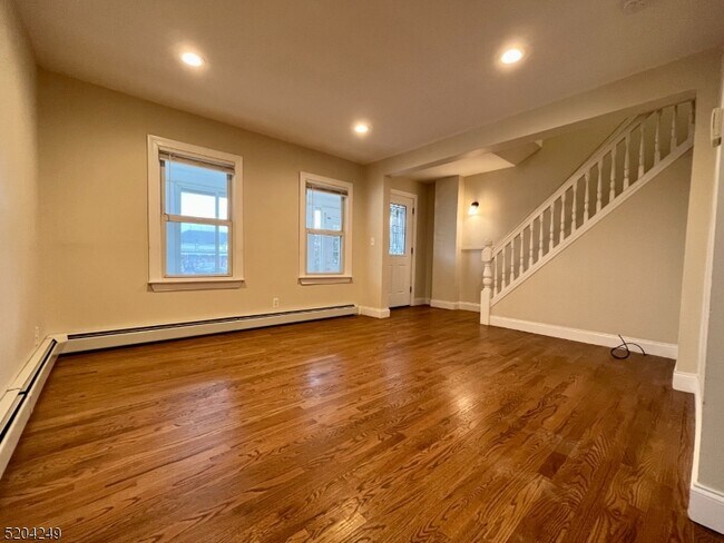 Building Photo - 208 Harrison St