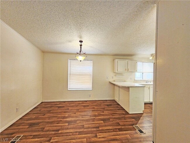 Building Photo - 1441 W Betty Ave