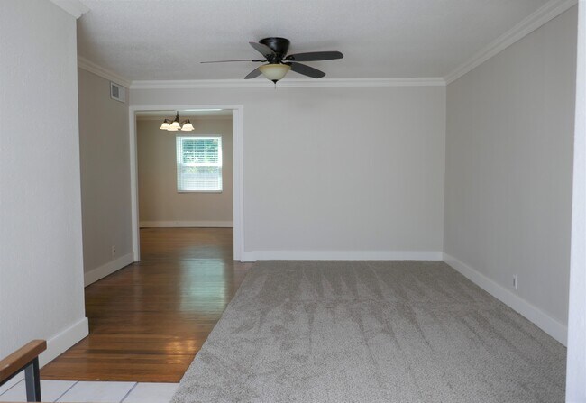 Foto del edificio - 1426 E 38th St