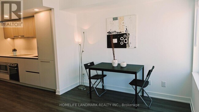 Building Photo - 609 Sherbourne St