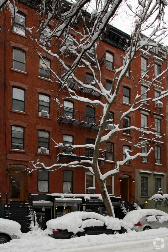 Building Photo - 420 E 9th St