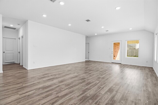 Foto del edificio - 5111 Winslow Grv Dr
