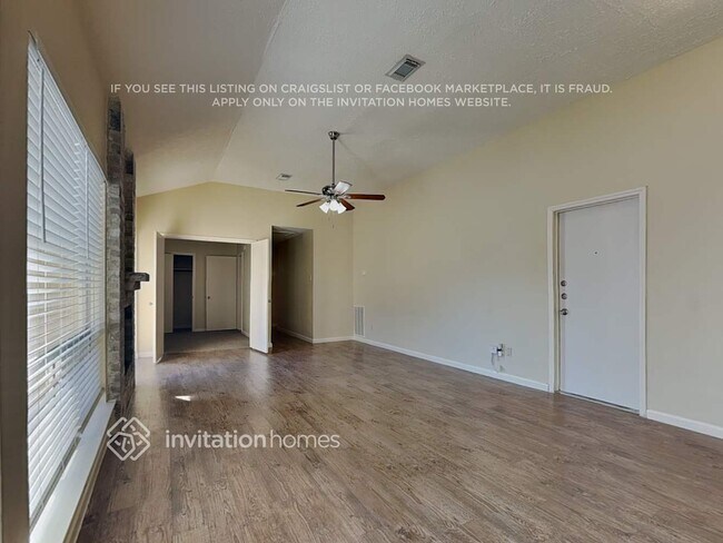 Foto del edificio - 9203 Rippling Fields Dr