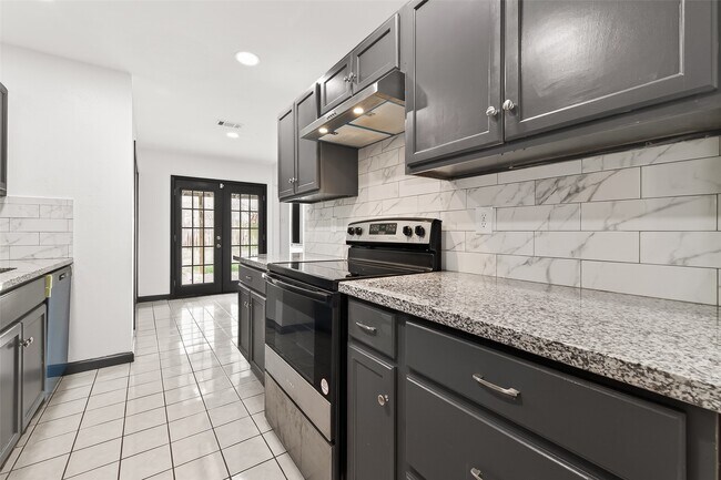 Foto del edificio - 6711 Vanlynn Ln