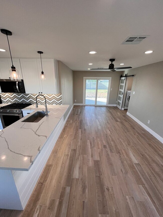 Foto del edificio - Newly Updated  3 Bedroom, 2 Bath Home in G...