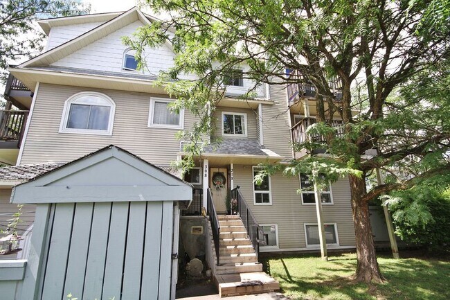 Building Photo - 318 Tanguay Crt