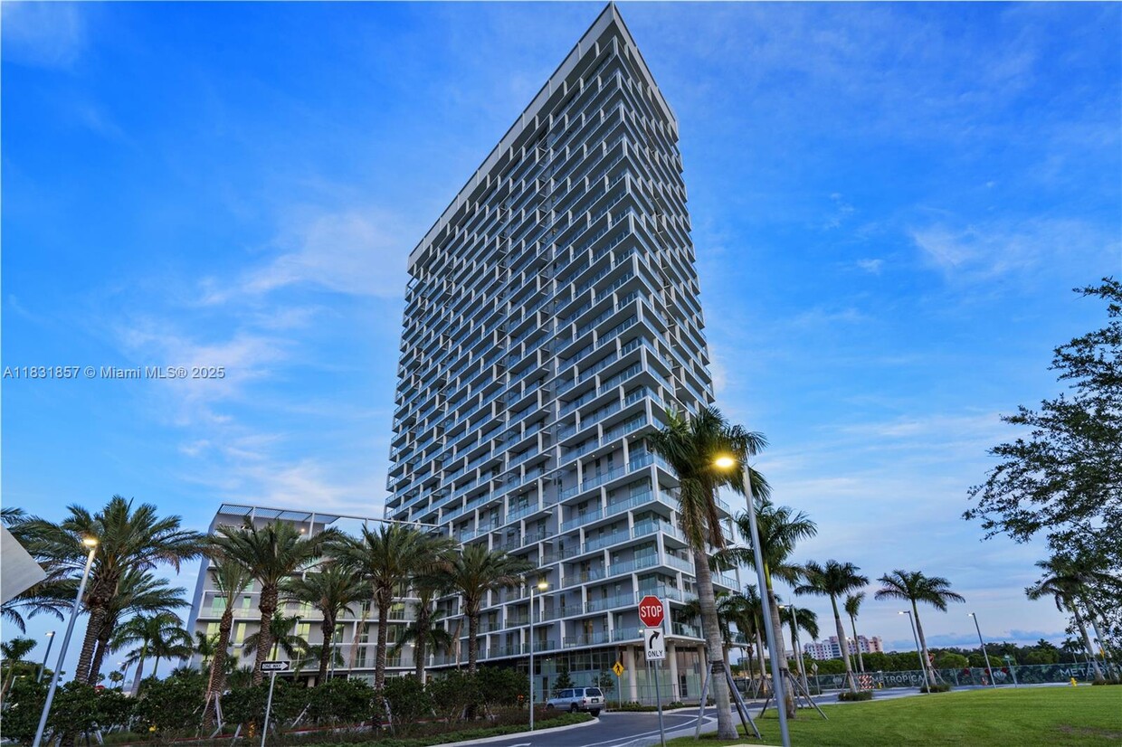 Primary Photo - 2000 Metropica Wy