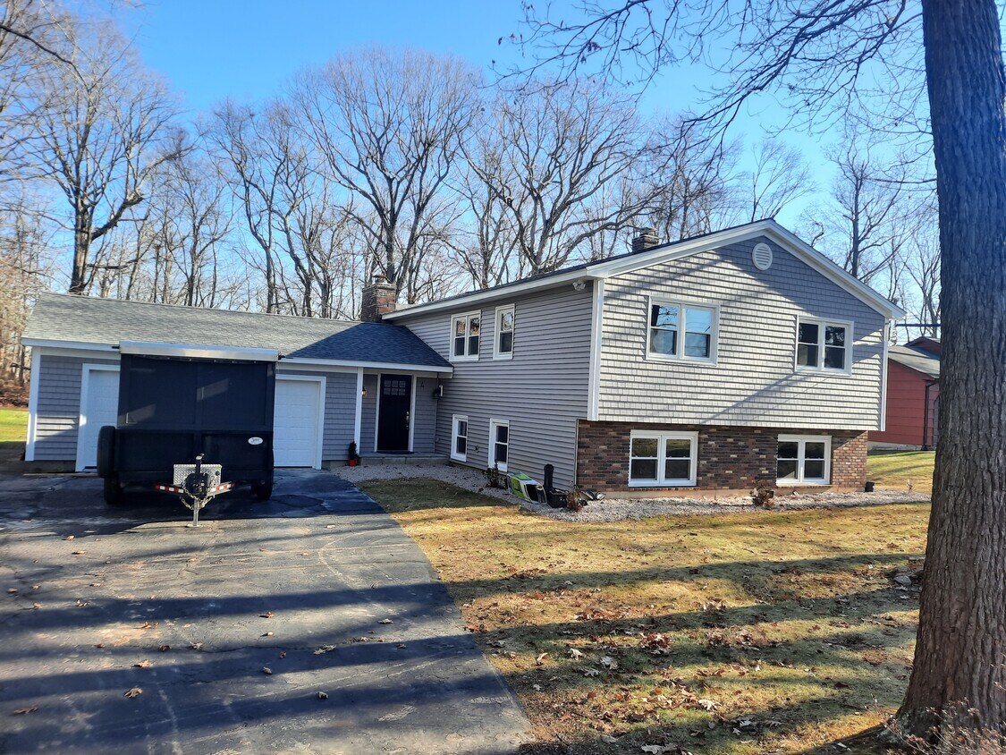 4 Brocketts Point Rd, Branford, CT 06405 House Rental in Branford, CT