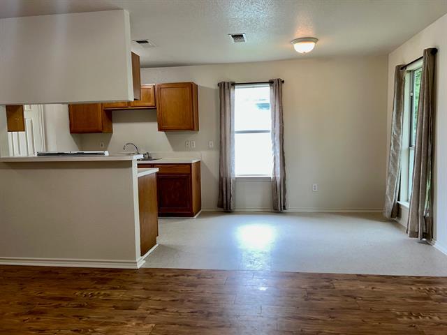 Foto del edificio - 1230 E James St