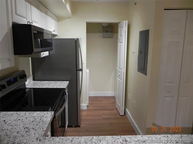 Building Photo - 577 SW 111th Ln
