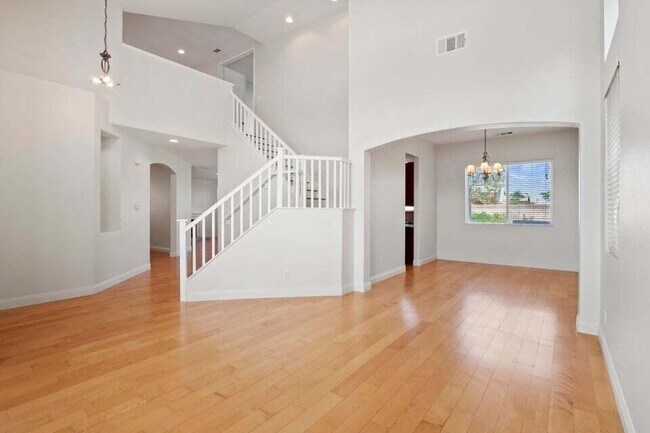 Foto del edificio - 4155 Vahan Ct