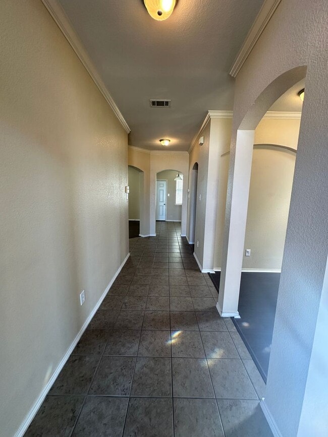 Building Photo - Spacious 4/2.5 Rental in Great ISD & LOTS ...