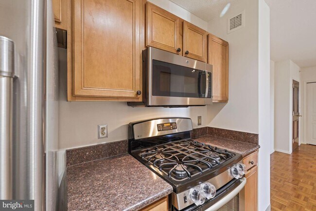 Building Photo - 7111 Woodmont Ave