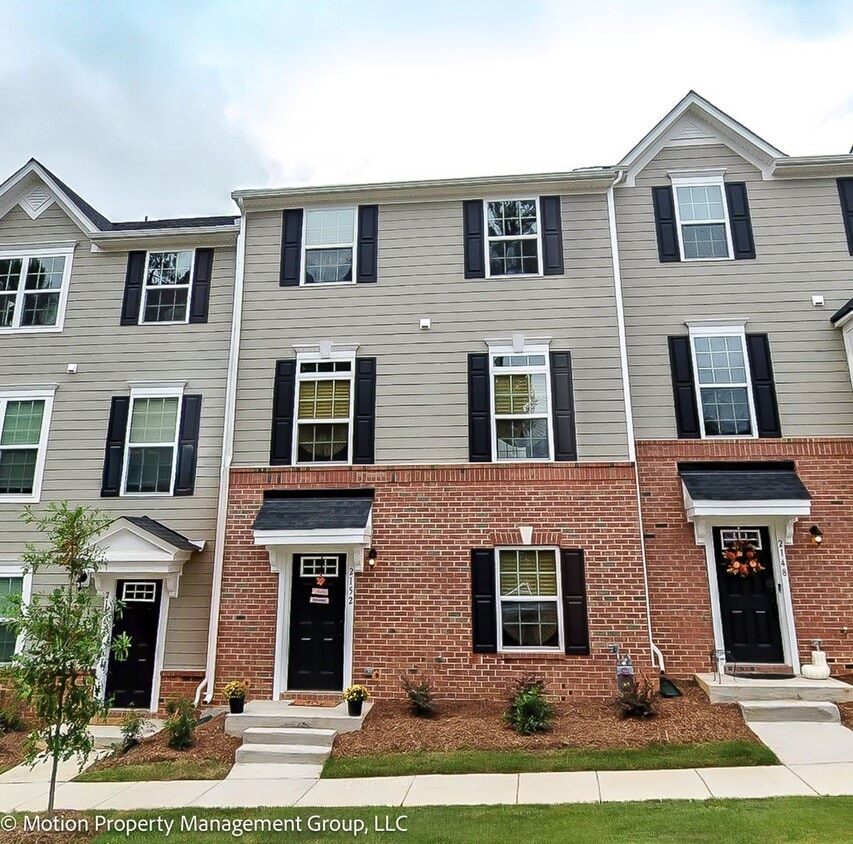 Foto principal - 2152 Tupelo Grv Ln