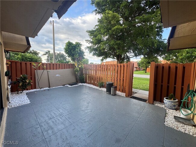 Foto del edificio - 1708 Park Meadows Dr