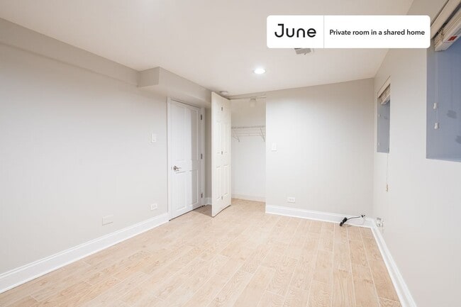 Building Photo - Room in Shared 4 bed/2 bath home