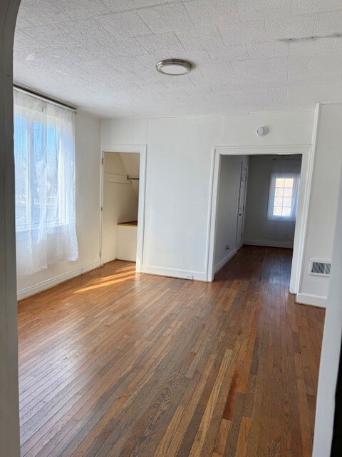 Building Photo - 117 Farmer St