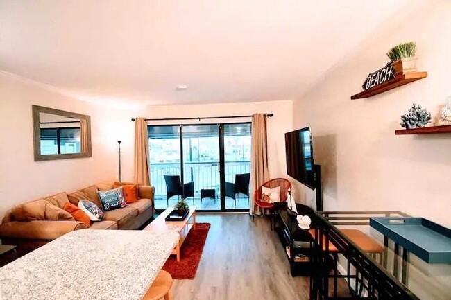 Building Photo - 6102 Seawall Blvd