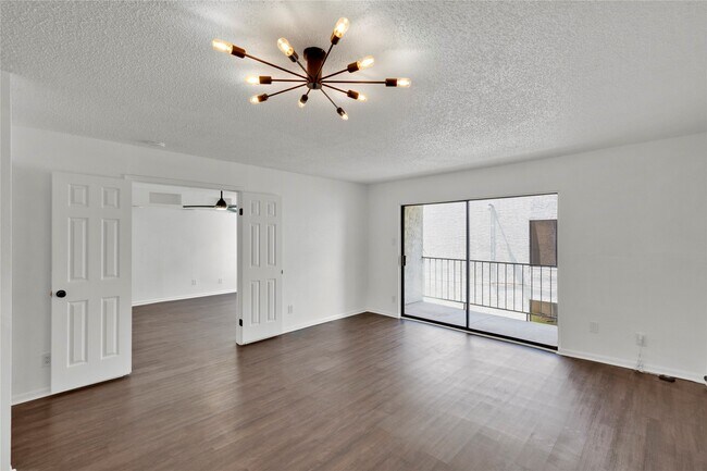 Building Photo - 2830 S Bartell Dr