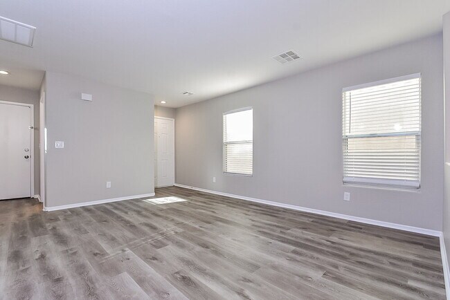 Foto del edificio - 7620 Emerald Ridge Ct