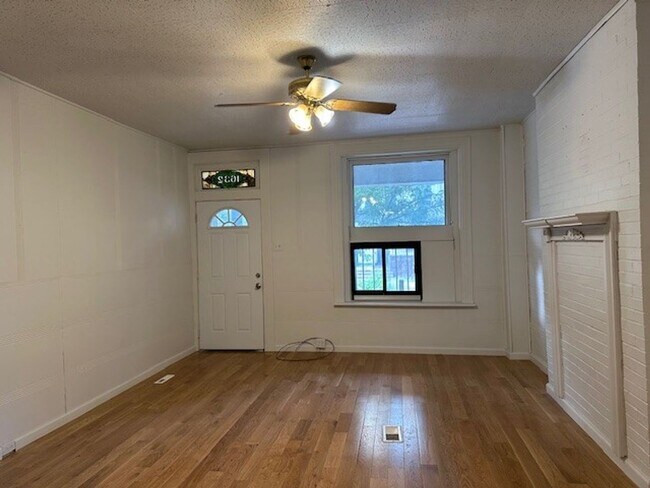 Building Photo - 1632 Derry St