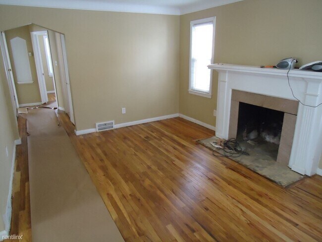 Building Photo - 3 br, 1 bath House - 20275 Fairport St