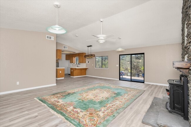 Building Photo - 44459 Lookout Ct