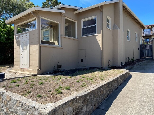 Building Photo - Cute Monterey Home