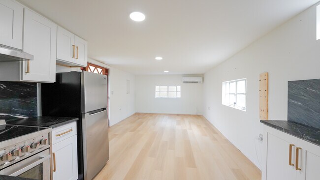 Foto del edificio - 310 W Idlewild Ave