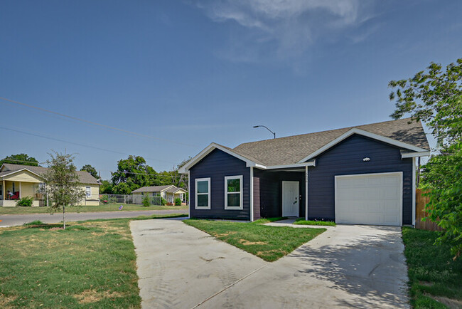 Building Photo - NO ADMIN FEE- SAVINGS OF $300.00!