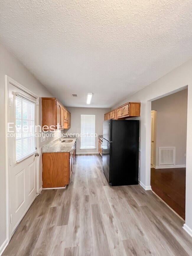 Foto del edificio - 7661 Ragland Pl