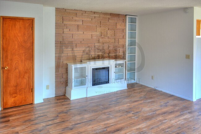 Building Photo - 1218 W Frederick Ave