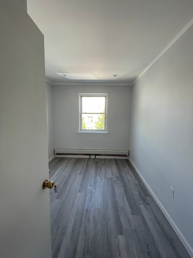 Foto del edificio - 1358 E 2nd St