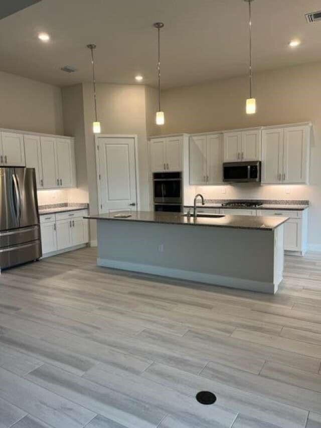 Foto del edificio - 7813 Deer Lake Ct