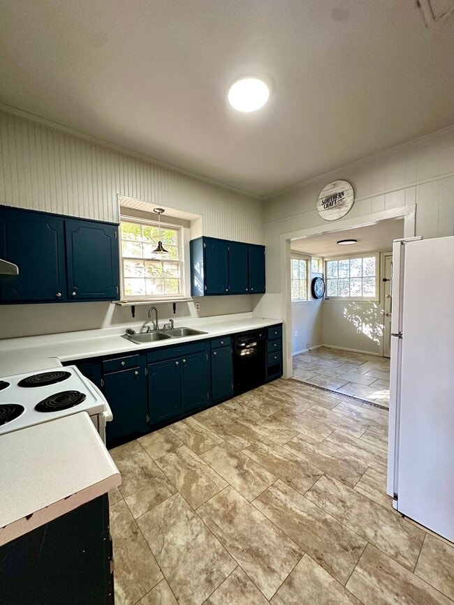 Building Photo - JANUARY MOVE IN SPECIAL!!!  1/2 OFF 1st Month's Rent