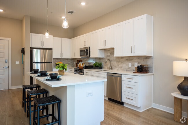 Interior Photo - Mason