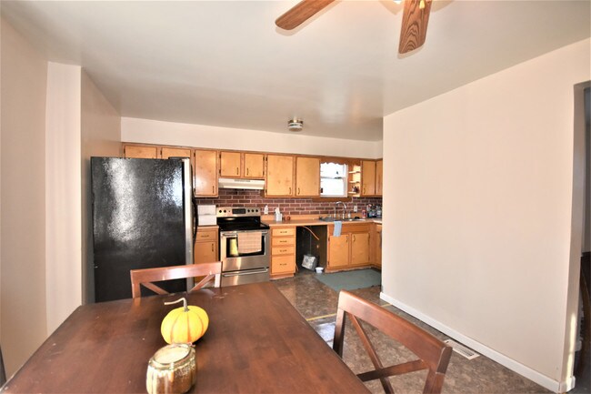 Building Photo - 1928 S Beaver St - RENT TO OWN