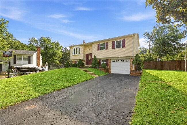 Foto del edificio - 5481 Saddler Ln
