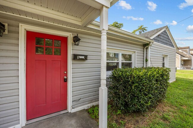Building Photo - Charming 2-Bedroom Duplex in Norvella Heights