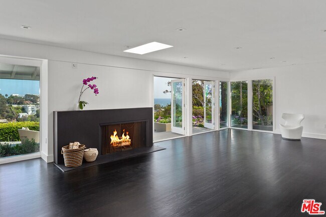 Building Photo - 500 Amalfi Dr