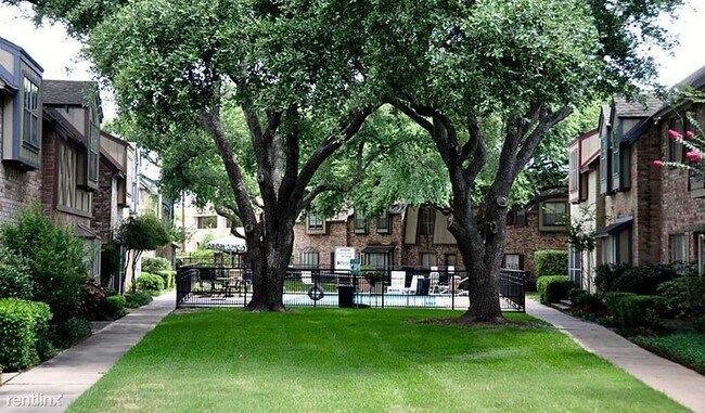 Foto del edificio - 14723 Barryknoll Ln