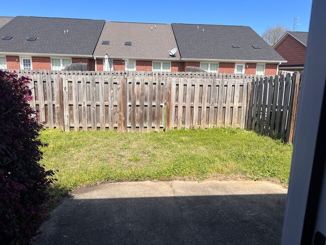 Building Photo - 911 Bryan Cir