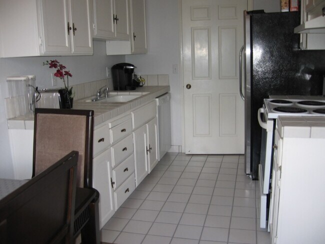 Foto del edificio - 680 Alberta Ave