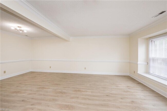 Foto del edificio - 670 Lord Dunmore Dr