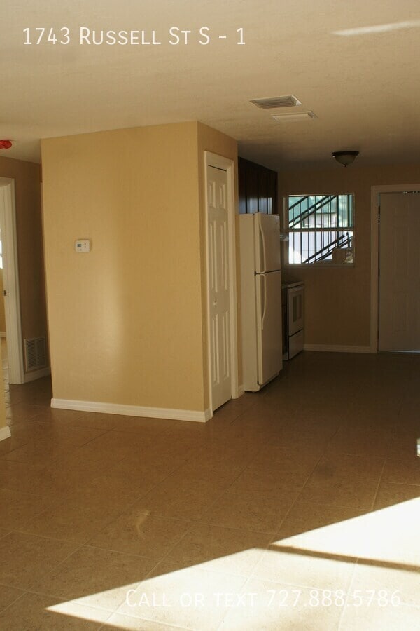Building Photo - 1743 Russell St S