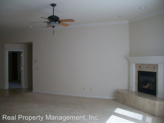 Building Photo - 3691 Fairoaks Ct