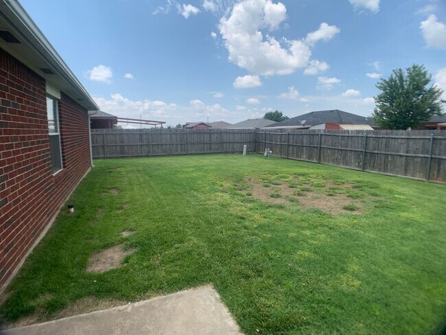 Foto del edificio - Moore 3 Bed 2 Bath